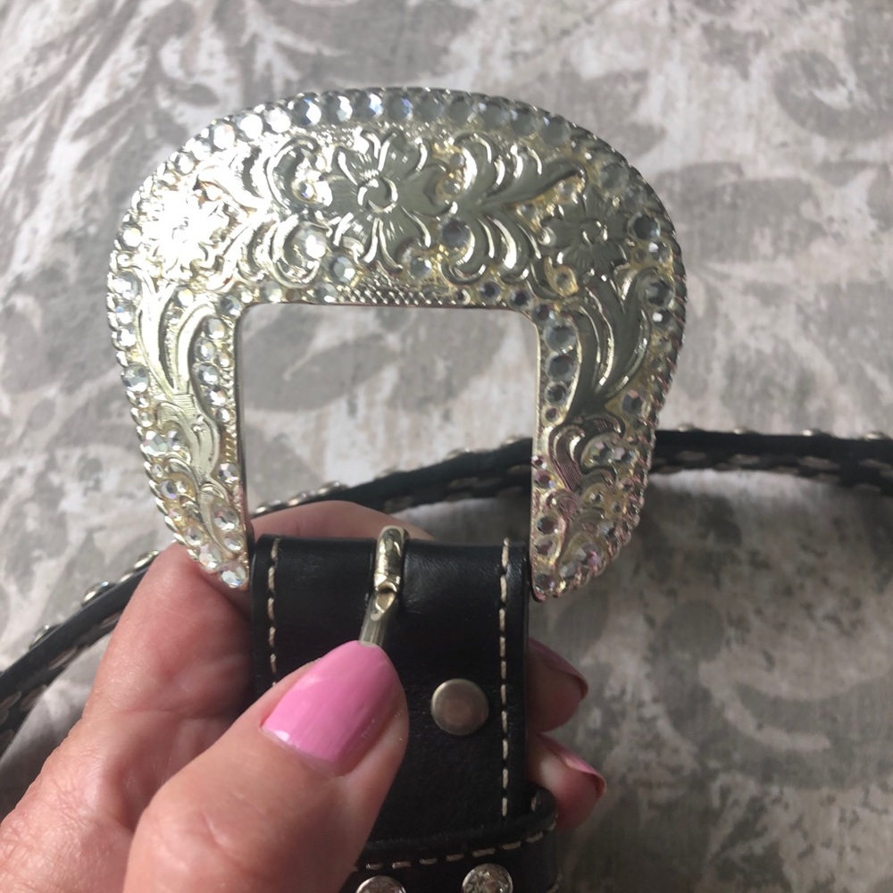 Genuine black leather western style belt w/silver buckle & bling. Size M. Cute! - Picture 2 of 8